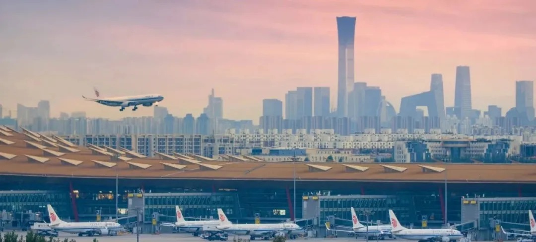 北京首都国际机场航站楼实景.jpg